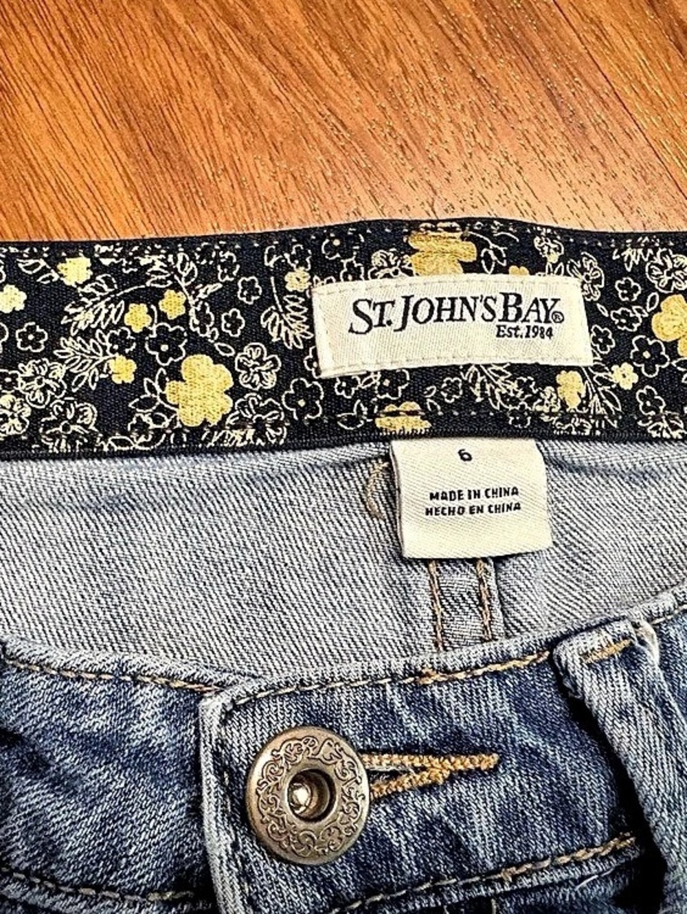 St. John’s Bay Floral Waistband Straight Leg Jeans in Blue Low Rise Size 6/30”